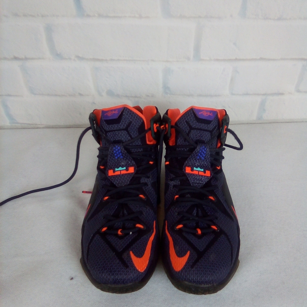 LeBron James color change Nike basketball shoes.co